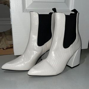 Heeled boots